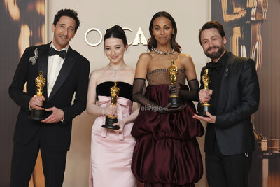 Adrien Brody, de izquierda a derecha, ganador del premio a mejor actor por 'The Brutalist'; Mikey Madison, ganadora del premio a la mejor actriz por 'Anora'; Zoe Saldana, ganadora del premio a mejor actriz de reparto por 'Emilia Perez'; y Kieran Culkin, ganador del premio a mejor actor de reparto por 'A Real Pain'