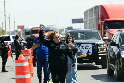 Protestan transportistas en el Periférico, denuncian hostigamiento de la Guardia Nacional