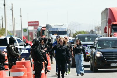 Protestan transportistas en el Periférico, denuncian hostigamiento de la Guardia Nacional