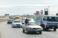 Protestan transportistas en el Periférico, denuncian hostigamiento de la Guardia Nacional