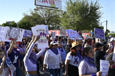 Las mujeres 'tomaron' las calles de la Comarca Lagunera con la marcha del 8M