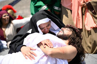 Realizan Viacrucis número 43 en el Cerro de las Noas de Torreón