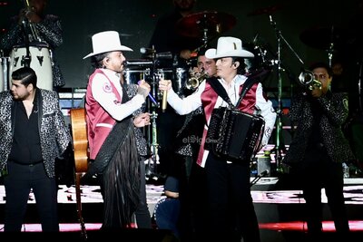 Los Dos Carnales presentes con los Algodoneros del Unión Laguna