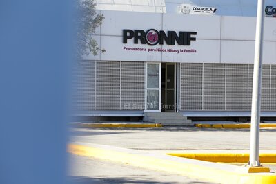 Familias de víctimas de feminicidio toman edificio Coahuila