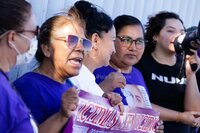 Familias de víctimas de feminicidio toman edificio Coahuila