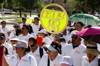 ‘Ya estuvo suave de amanecer pasivos’, dicen maestros en marcha por Día del Trabajo