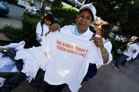 ‘Ya estuvo suave de amanecer pasivos’, dicen maestros en marcha por Día del Trabajo