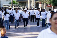 ‘Ya estuvo suave de amanecer pasivos’, dicen maestros en marcha por Día del Trabajo