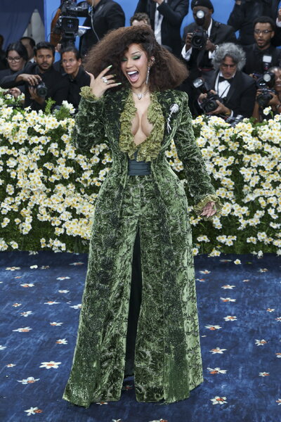 NEW YORK (United States), 06/05/2025.- American rapper Cardi B poses on the red carpet for the 2025 Met Gala, the annual benefit for the Metropolitan Museum of Art's Costume Institute, in New York, New York, USA, 05 May 2025. The event coincides with the Met Costume Institute's spring 2025 exhibition ‘Superfine: Tailoring Black Style’ which will be on view from 10 May 2025 through 26 October 2025.  (Nueva York) EFE/EPA/JUSTIN LANE