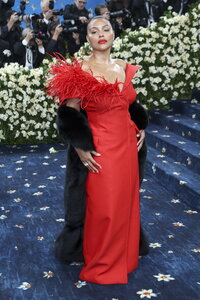 NEW YORK (United States), 06/05/2025.- Trinidadian rapper Nicki Minaj poses on the red carpet for the 2025 Met Gala, the annual benefit for the Metropolitan Museum of Art's Costume Institute, in New York, New York, USA, 05 May 2025. The event coincides with the Met Costume Institute's spring 2025 exhibition ‘Superfine: Tailoring Black Style’ which will be on view from 10 May 2025 through 26 October 2025.  (Nueva York) EFE/EPA/JUSTIN LANE
