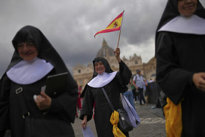 Cardenales se reúnen en cónclave para elegir al sucesor del papa Francisco