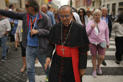 Cardenales se reúnen en cónclave para elegir al sucesor del papa Francisco