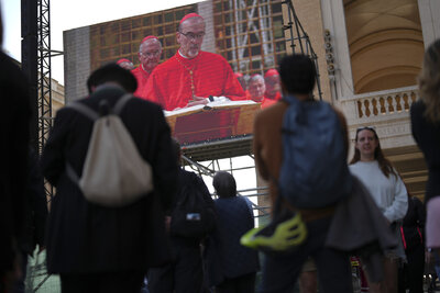 Cardenales se reúnen en cónclave para elegir al sucesor del papa Francisco