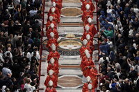 Cardenales se reúnen en cónclave para elegir al sucesor del papa Francisco