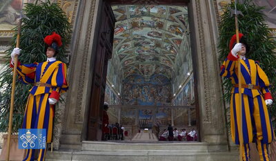 Cardenales se reúnen en cónclave para elegir al sucesor del papa Francisco
