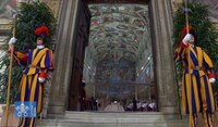 Cardenales se reúnen en cónclave para elegir al sucesor del papa Francisco