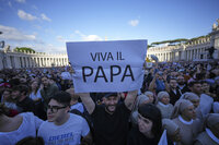 Habemus papam: Humo blanco en el Vaticano, Iglesia Católica tiene nuevo papa