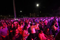Mamás laguneras viven noche de amor y cumbias con Edith Márquez y Tropicalísimo Apache