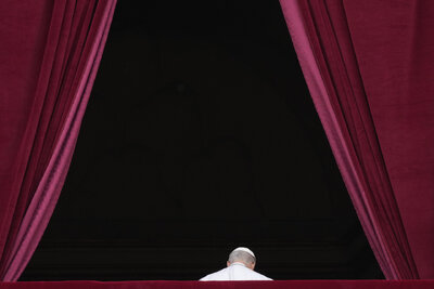 'Nunca más la guerra', clama el papa León XIV al dirigir rezo en plaza de San Pedro