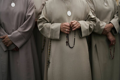 'Nunca más la guerra', clama el papa León XIV al dirigir rezo en plaza de San Pedro