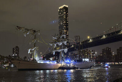 Choque del Buque Cuauhtémoc contra el puente de Brooklyn en Nueva York