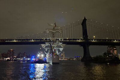 Choque del Buque Cuauhtémoc contra el puente de Brooklyn en Nueva York