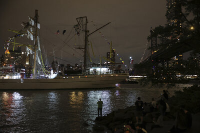 Choque del Buque Cuauhtémoc contra el puente de Brooklyn en Nueva York