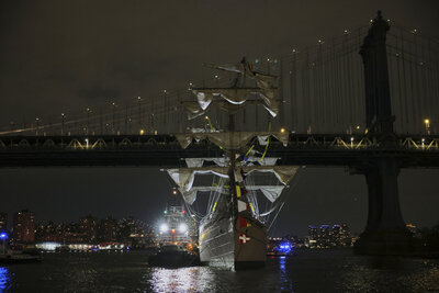 Choque del Buque Cuauhtémoc contra el puente de Brooklyn en Nueva York