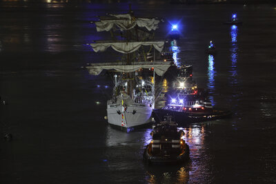 Choque del Buque Cuauhtémoc contra el puente de Brooklyn en Nueva York