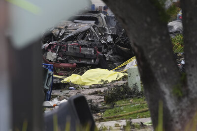 Mueren varias personas al estrellarse avioneta en San Diego; destruye viviendas y vehículos