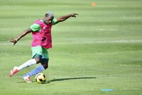Club Santos entrenó con fuerza este jueves, bajo el sol lagunero y con el presidente del club observando desde lo lejos, en silencio, pero presente.