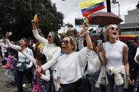 Se movilizan en Colombia tras atentado contra el senador Miguel Uribe Turbay