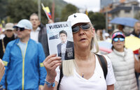 Se movilizan en Colombia tras atentado contra el senador Miguel Uribe Turbay