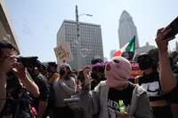 Crecen redadas y protestas en Los Angeles