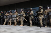 Crecen redadas y protestas en Los Angeles