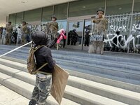Crecen redadas y protestas en Los Angeles