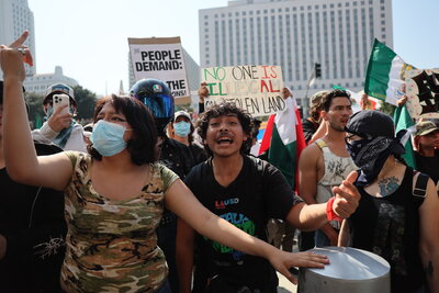 Crecen redadas y protestas en Los Angeles