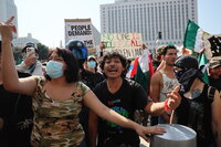Crecen redadas y protestas en Los Angeles