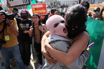 Crecen redadas y protestas en Los Angeles