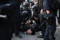 Crecen redadas y protestas en Los Angeles