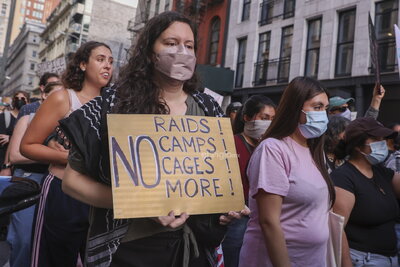 Protestas contra redadas migratorias se extienden por todo Estados Unidos