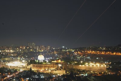 Irán contraataca a Israel tras asesinato de altos mandos militares y científicos