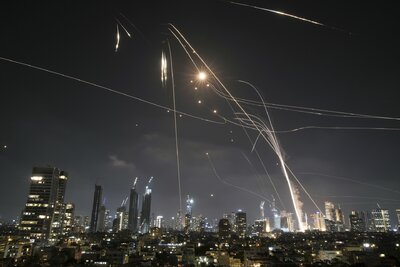Irán contraataca a Israel tras asesinato de altos mandos militares y científicos