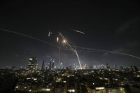 Irán contraataca a Israel tras asesinato de altos mandos militares y científicos