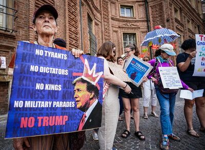 Multitudinarias manifestaciones en EUA 'No Kings'