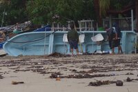 Huracán Erick ocasiona daños tras tocar tierra en Oaxaca