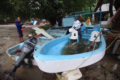 Huracán Erick ocasiona daños tras tocar tierra en Oaxaca