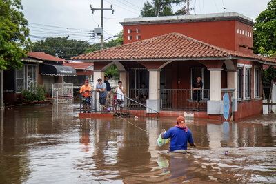 Así fueron las afectaciones por huracán Erick en sur de México