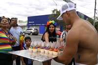 Cientos toman las calles para celebrar el Día del Orgullo LGBTI