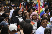 Cientos toman las calles para celebrar el Día del Orgullo LGBTI